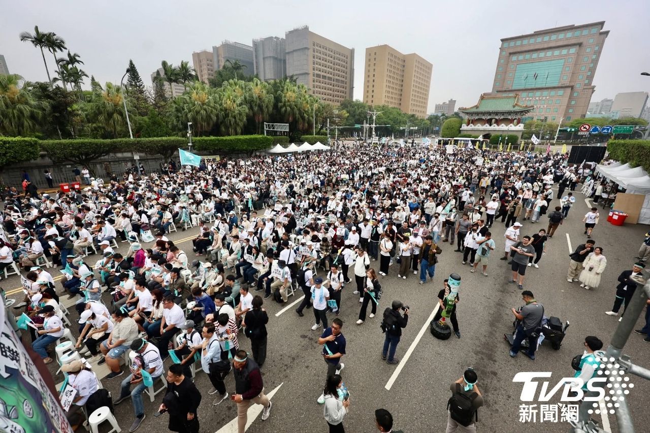 [問卦]TVBS：目前凱道已經衝破10000人了!!!! - 八卦 - PTT.BEST 批踢踢爆文