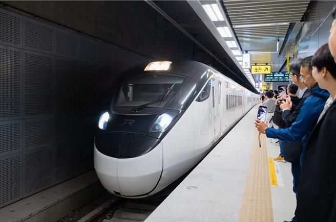 [新聞] 新台南站「屎尿水流月台」粉塵狂飄電梯卡 - 八卦 - PTT.BEST 批踢踢爆文
