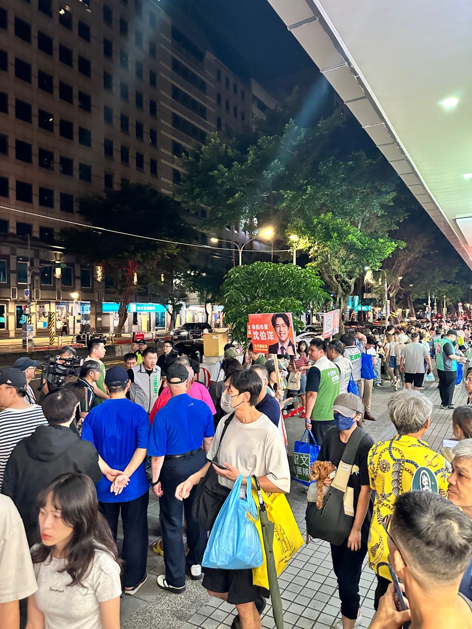 [討論] 沈伯洋在臨江夜市 - 政黑 - PTT.BEST 批踢踢爆文