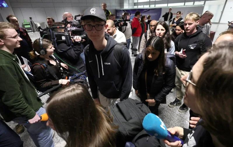 [新聞] 3天逃離中東戰火！台灣遊客曝親身經歷： - 軍事 - PTT.BEST 批踢踢爆文