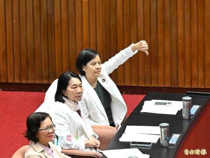 [新聞] 曝李貞秀對黃捷比「不雅手勢」 郭昱晴 - 八卦 - PTT.BEST 批踢踢爆文