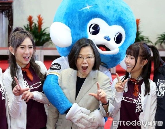 [LIVE] 2025總冠軍樂天桃猿 前進總統府 - 棒球 - PTT.BEST 批踢踢爆文