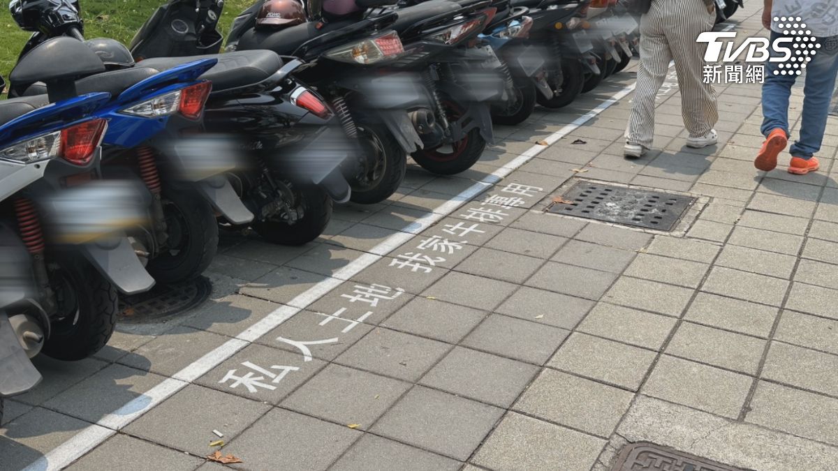[新聞] 高雄最大我家牛排人行道私畫停車格　 - 八卦 - PTT.BEST 批踢踢爆文
