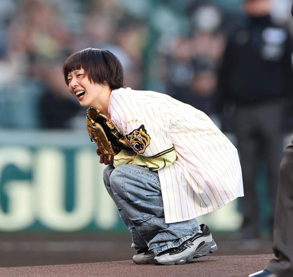 [分享] あいみょん—今日阪神開球嘉賓 - 棒球 - PTT.BEST 批踢踢爆文 2