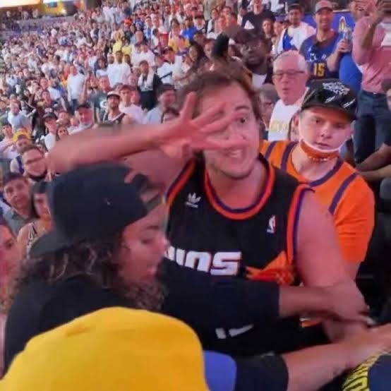 [情報] 當取得2-0，LeBron系列賽戰績為32勝0敗 - 美國職籃 - PTT.BEST 批踢踢爆文 3