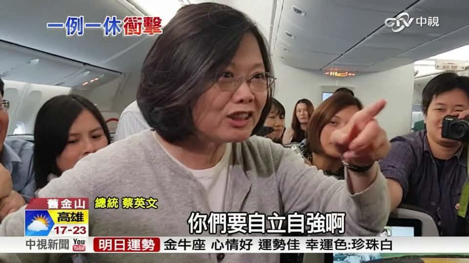 [新聞] 空姐送果汁太通便引爆大鬧劇 上百乘客排 - 八卦 - PTT.BEST 批踢踢爆文