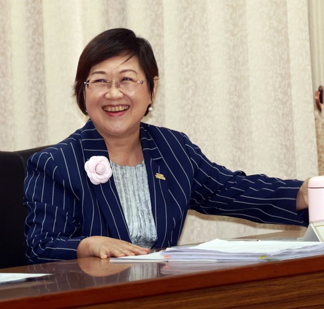 [新聞] 徐佳青再爆爭議 陳智菡：僑務委員會議 - 八卦 - PTT.BEST 批踢踢爆文