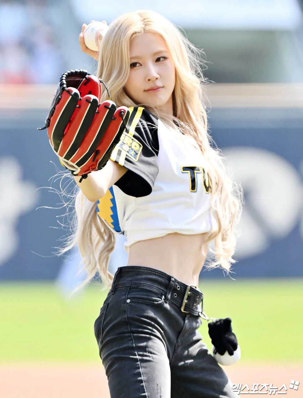 [分享] 曺薇娟—今日LG雙子開球嘉賓 - 棒球 - PTT.BEST 批踢踢爆文 3