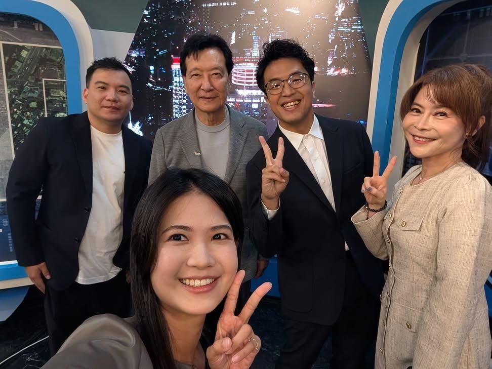 [討論] TVBS一堆人跟沈伯洋合照 - 政黑 - PTT.BEST 批踢踢爆文 2