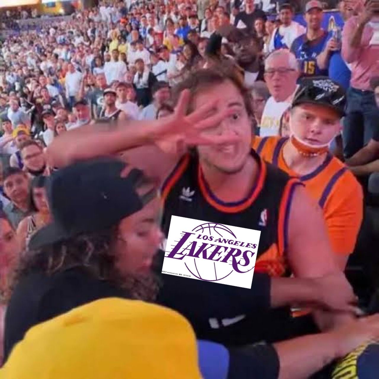 [花邊]抓到防守睡著！LBJ騙開防守接球死之重錘 - 美國職籃 - PTT.BEST 批踢踢爆文 3