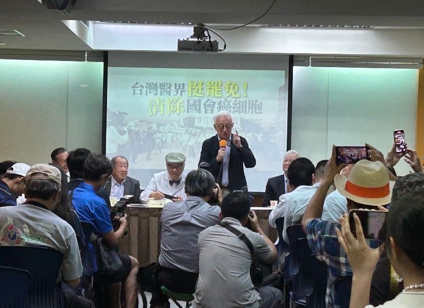 [爆卦] 曹興誠與助理的抗中保台日常 - 八卦 - PTT.BEST 批踢踢爆文