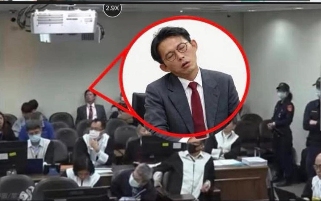 [新聞] 旁聽柯案「疑打瞌睡」被抓包　黃國昌： - 政黑 - PTT.BEST 批踢踢爆文 2