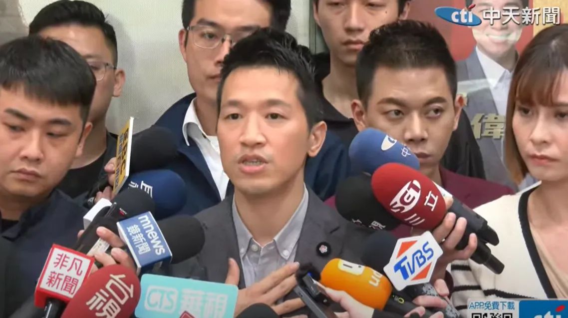 [新聞] 僑委會惜別宴「總統府高層」曝光！何志偉 - 八卦 - PTT.BEST 批踢踢爆文 2