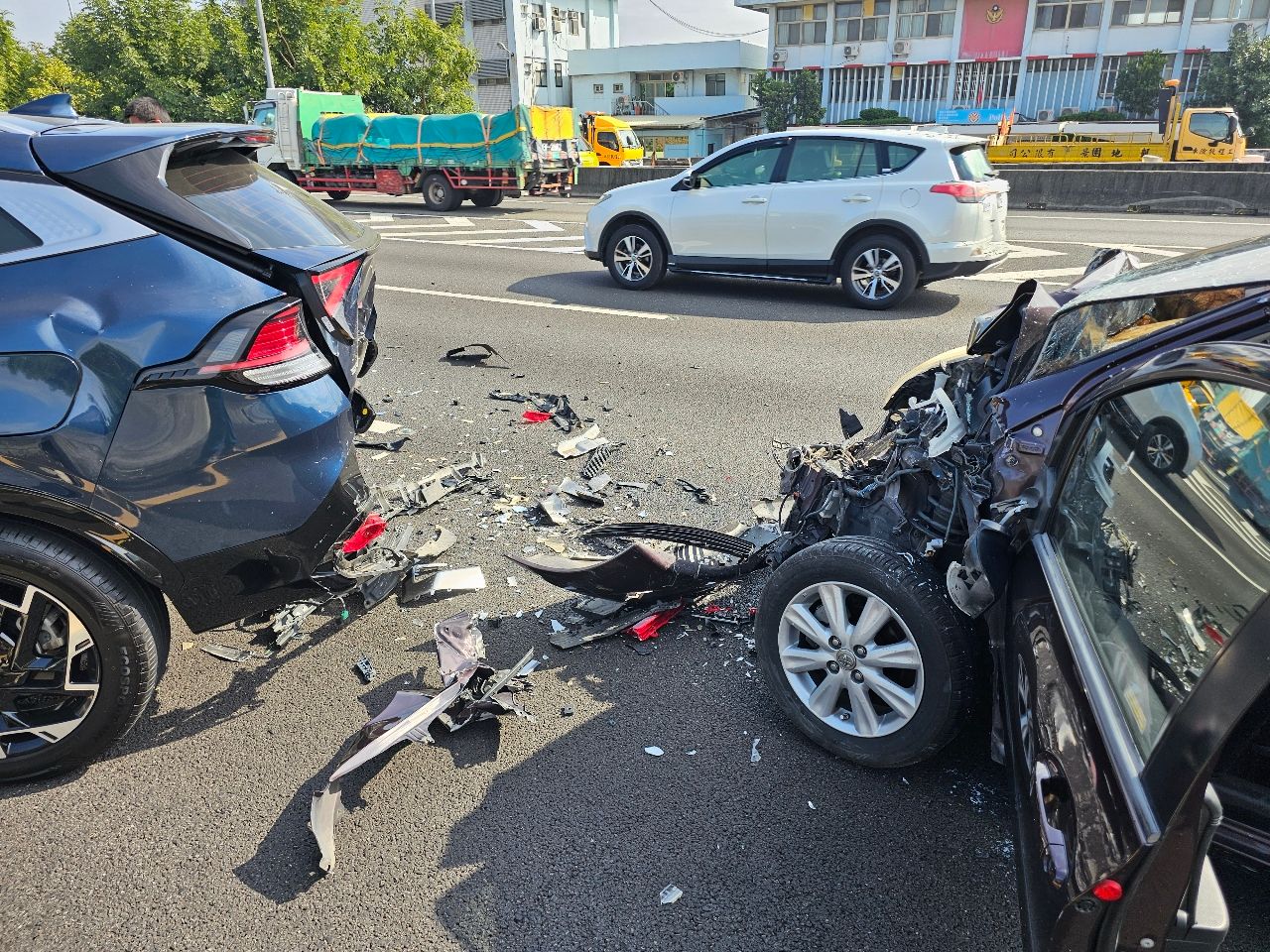 [閒聊] 安全這種事真的是遇到才知道 - 汽車 - PTT.BEST 批踢踢爆文