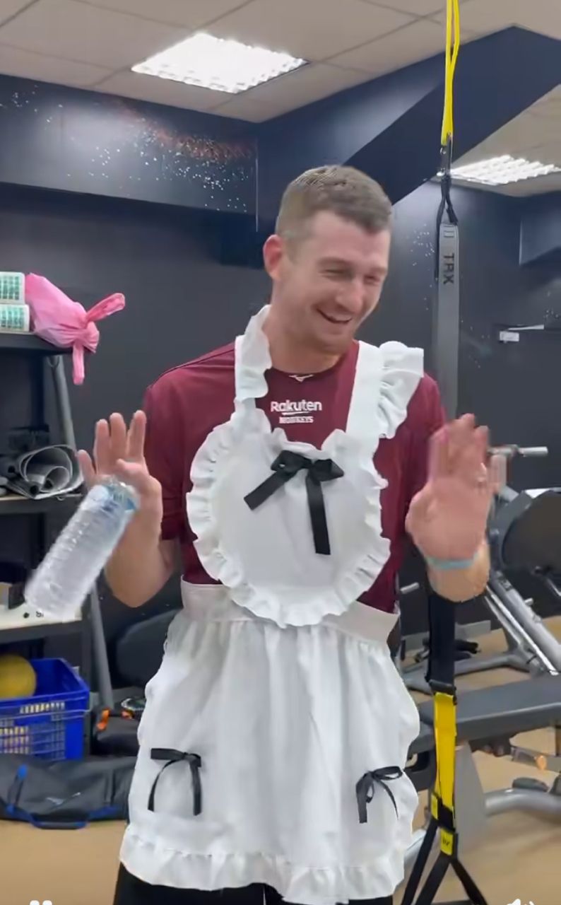 [分享] 魔爾曼、麥斯威尼穿女僕裝 - 棒球 - PTT.BEST 批踢踢爆文