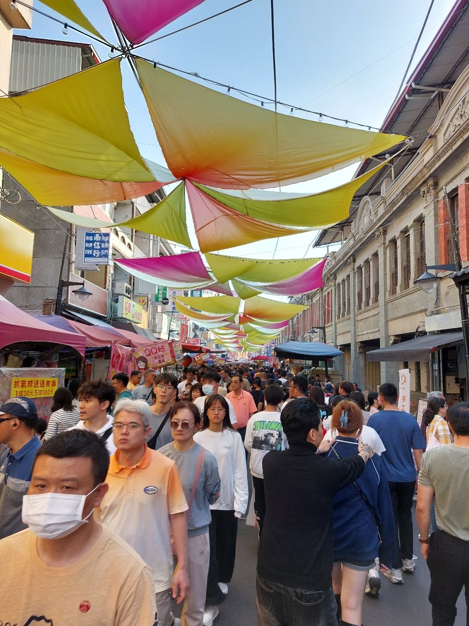 [問卦]八又翻？ 旗山老街整個大爆滿欸 - 八卦 - PTT.BEST 批踢踢爆文