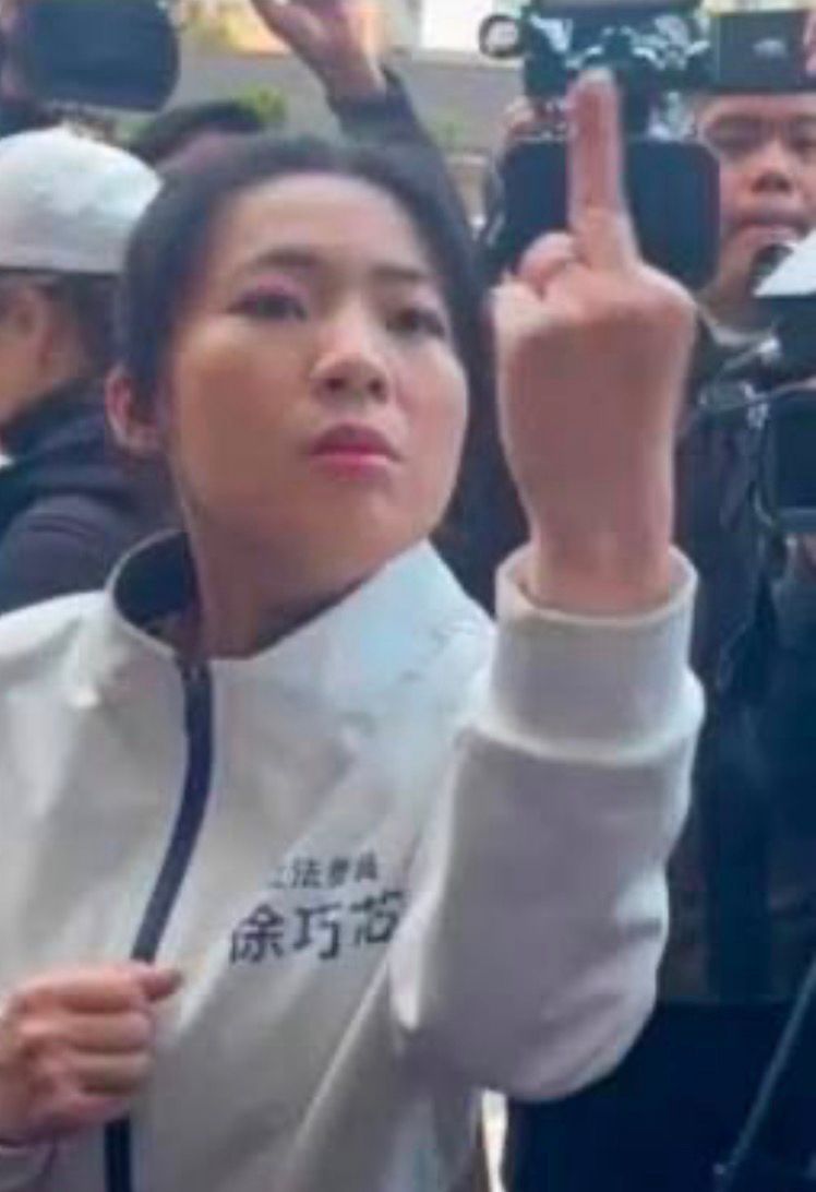 [新聞] 「你國防部長囂張是不是？」徐巧芯槓上顧立雄 - 八卦 - PTT.BEST 批踢踢爆文 3