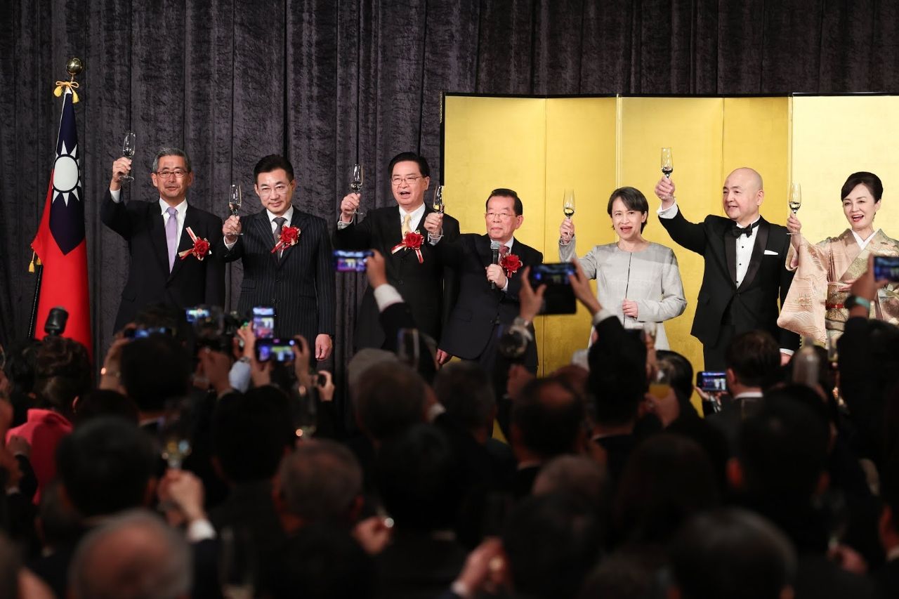 [討論] 聽說蕭旭岑昨天去堵谷立言求合照XDD - 政黑 - PTT.BEST 批踢踢爆文 2