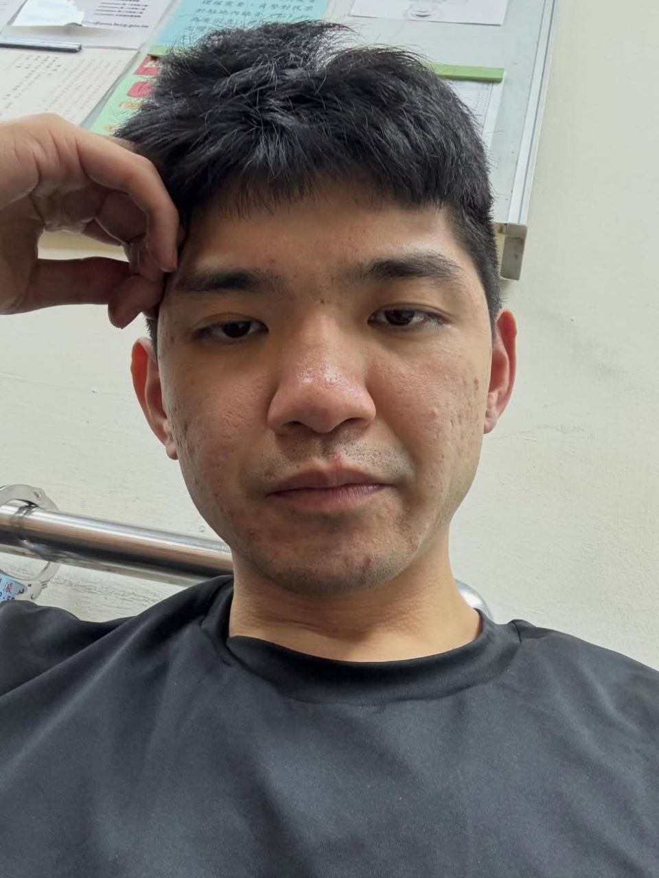 [新聞] 晚安小雞重開探險直播「第一天就被抓」！ - 八卦 - PTT.BEST 批踢踢爆文