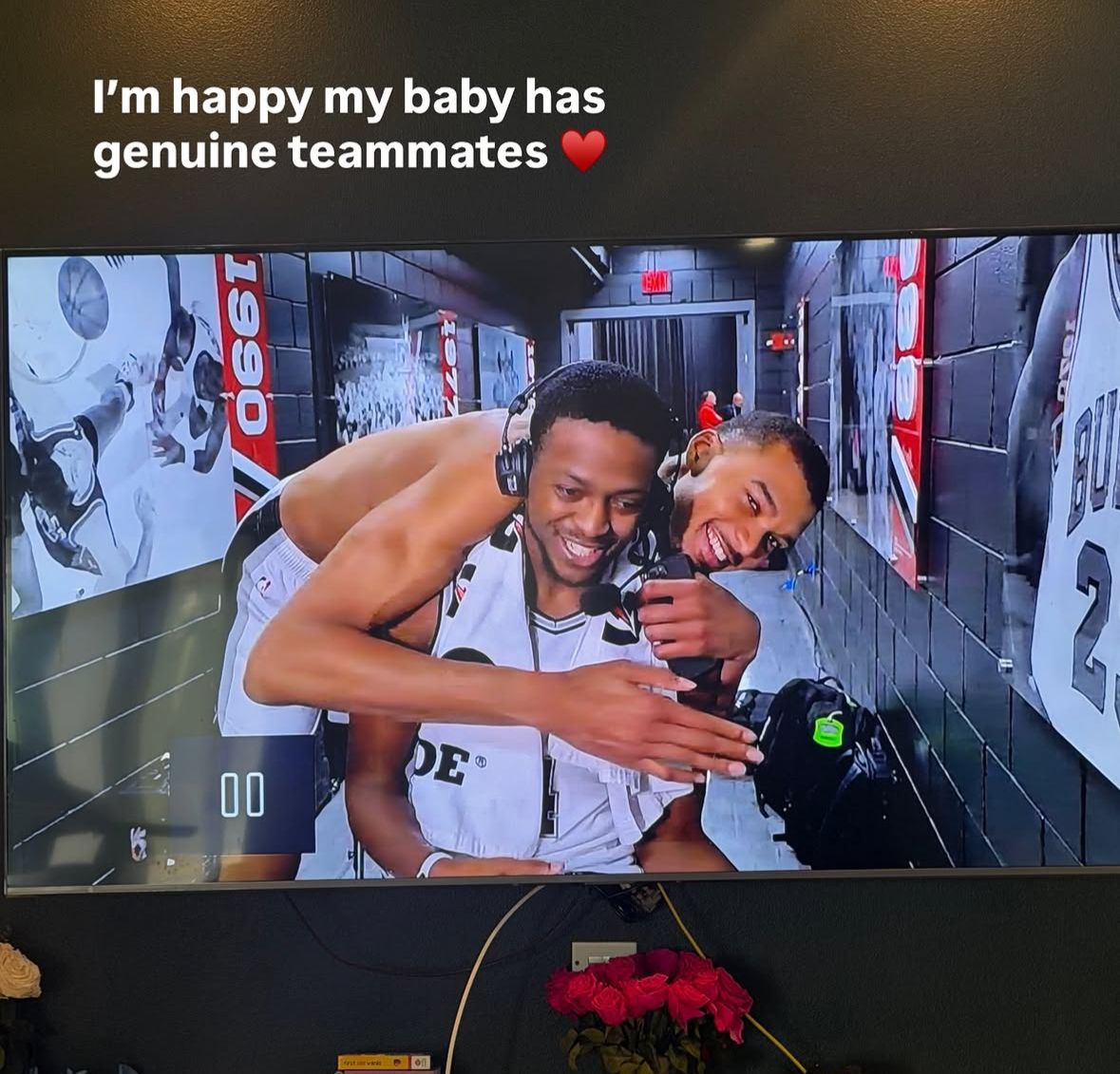 [花邊] 斑馬裸上身亂入採訪 - 美國職籃 - PTT.BEST 批踢踢爆文 3