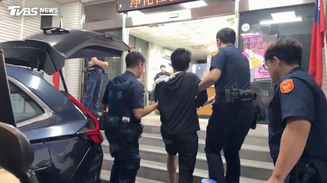 [新聞] 樂華夜市國慶爆衝突！疑不滿擋到路 白狼 - Gossiping八卦板 - PTT Web