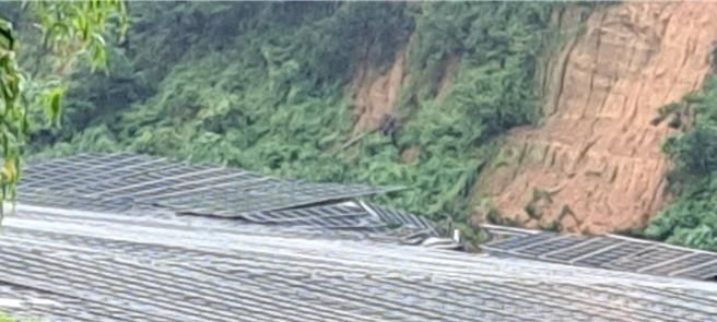 [新聞]高雄大樹光電場後山大坍方 沒人監督、預警 - 八卦 - PTT.BEST 批踢踢爆文 3