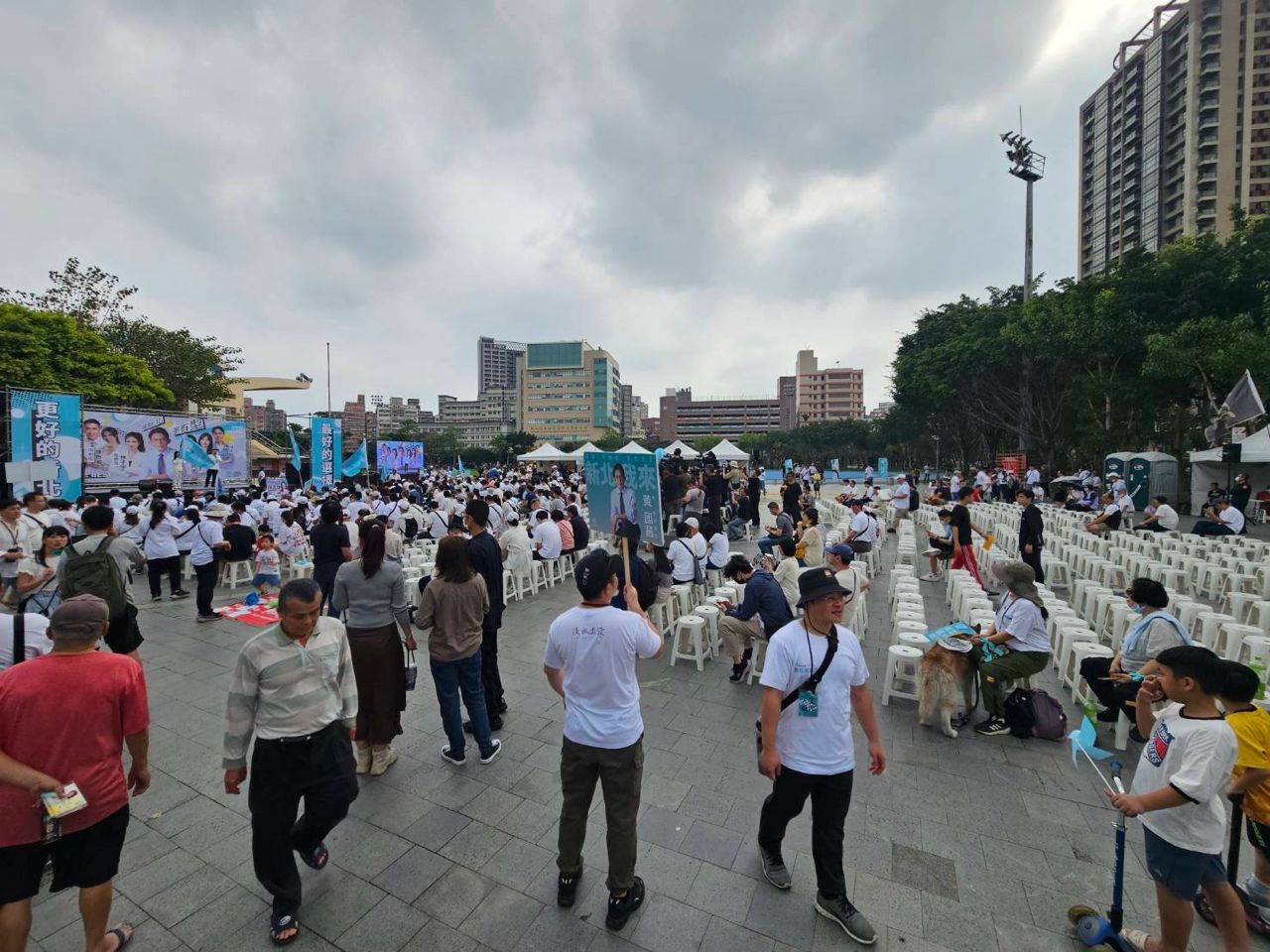 Re: [討論] 黃國昌新北造勢大會背影圖又來了 - 政黑 - PTT.BEST 批踢踢爆文 3