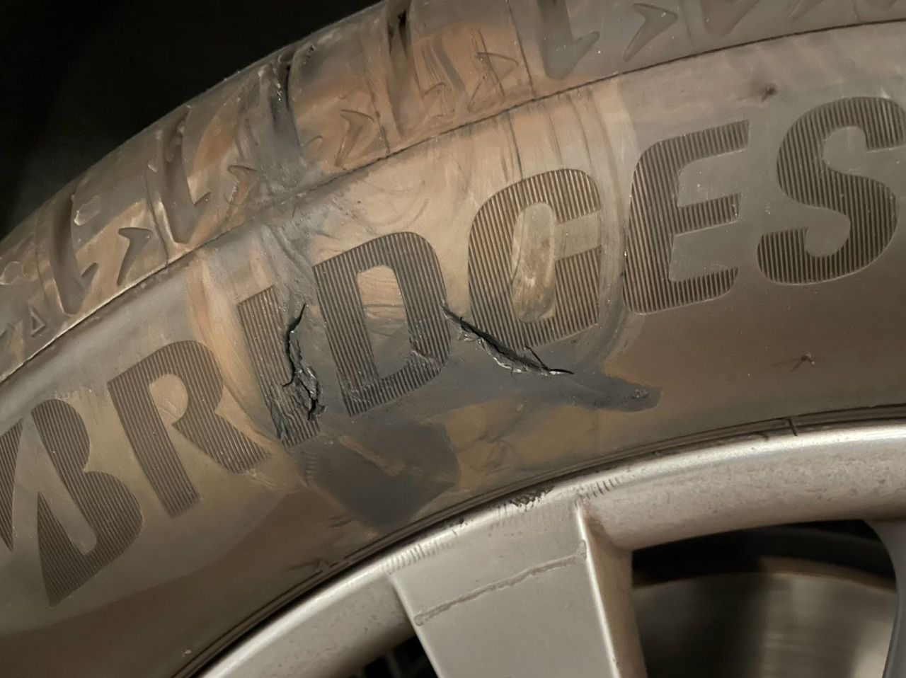 [問題] 胎壁磨到了 - 汽車 - PTT.BEST 批踢踢爆文 2