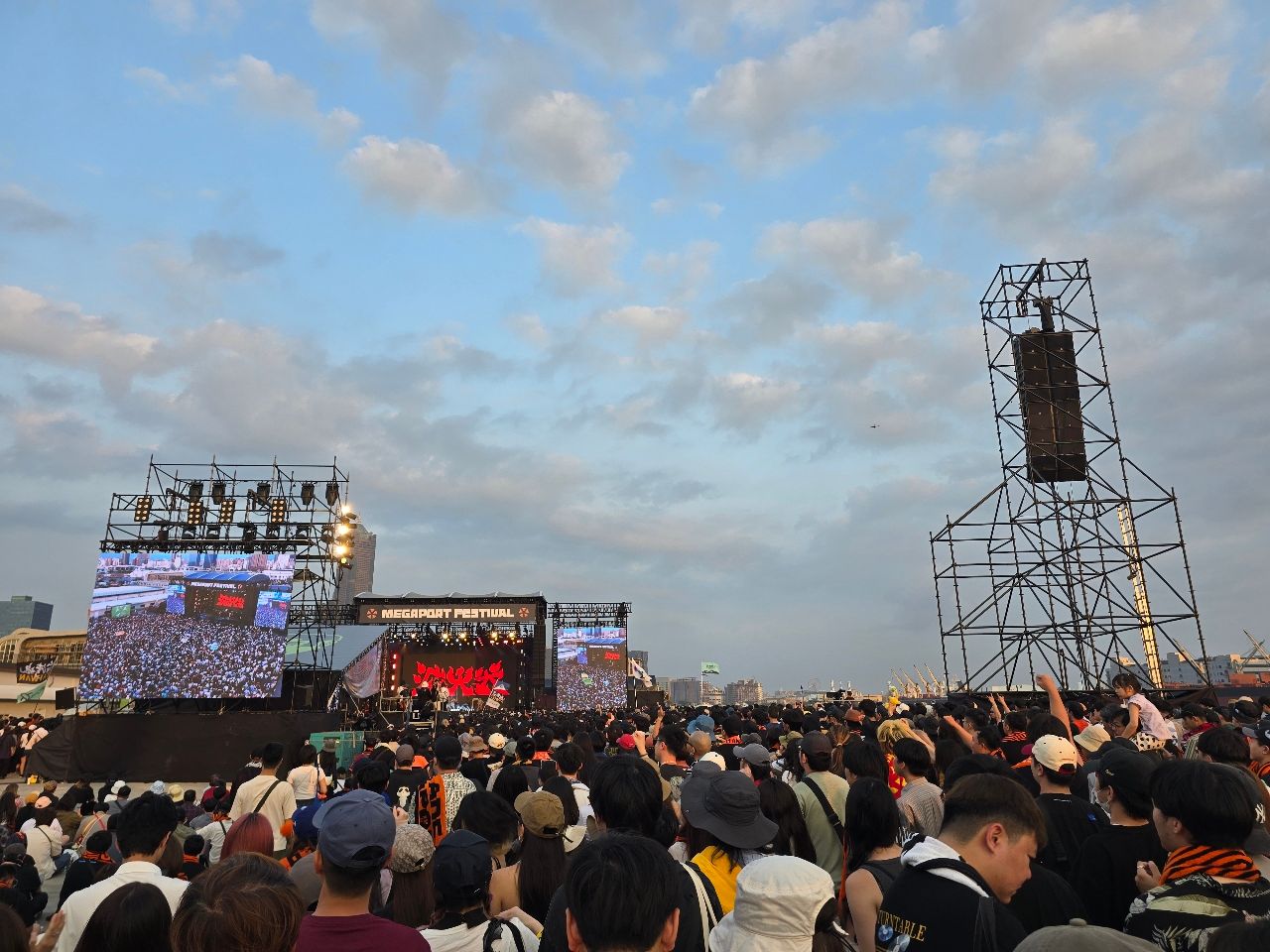 [閒聊] 大港開唱人也太多了吧… 恨帥潮 - 希洽 - PTT.BEST 批踢踢爆文