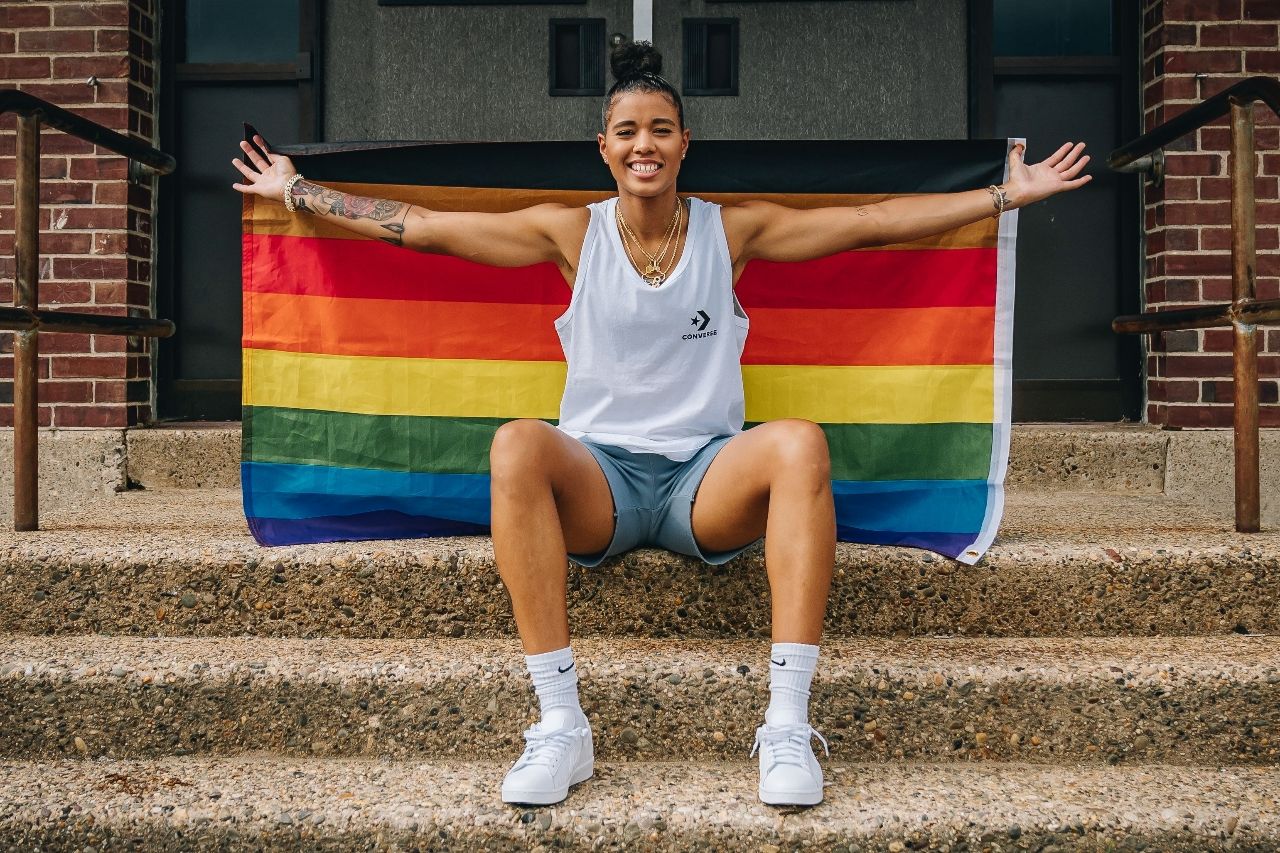 [花邊] Kanter 穿上女性定義T-Shirt 現身 WNBA - 美國職籃 - PTT.BEST 批踢踢爆文 2