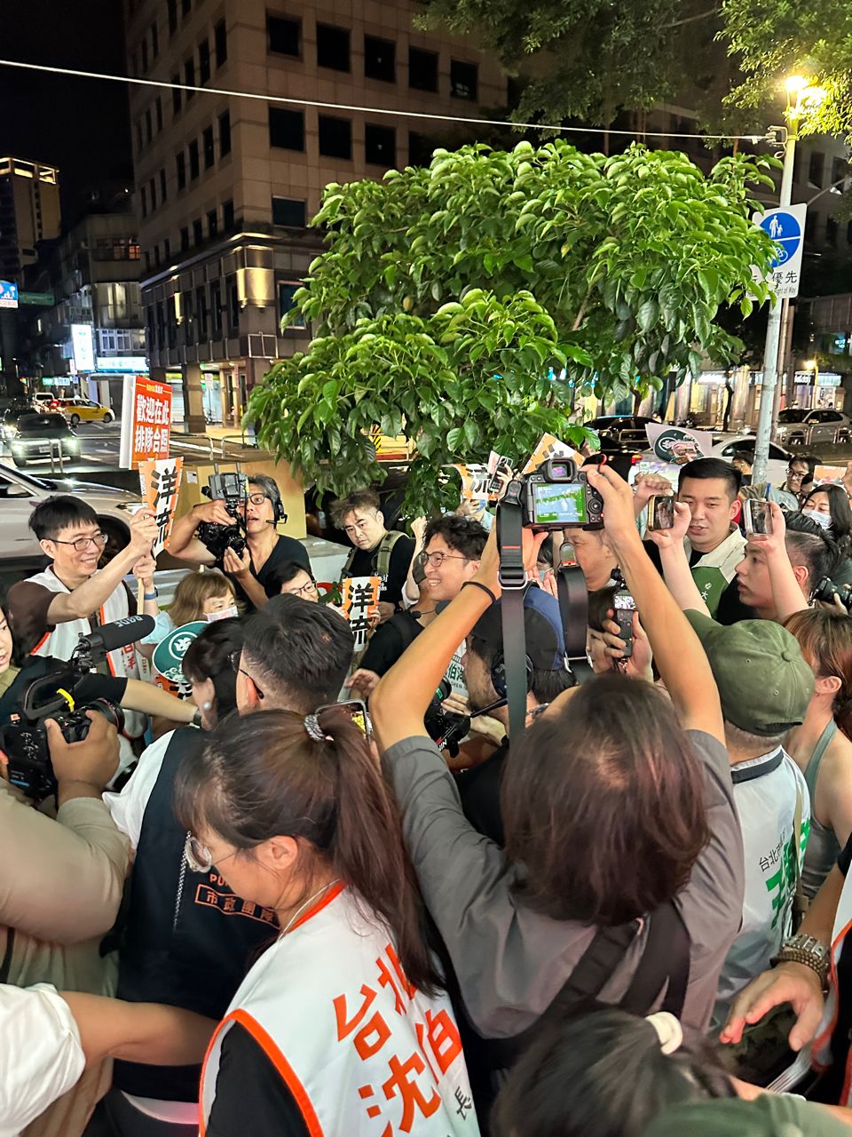 [討論] 沈伯洋在臨江夜市 - 政黑 - PTT.BEST 批踢踢爆文 3