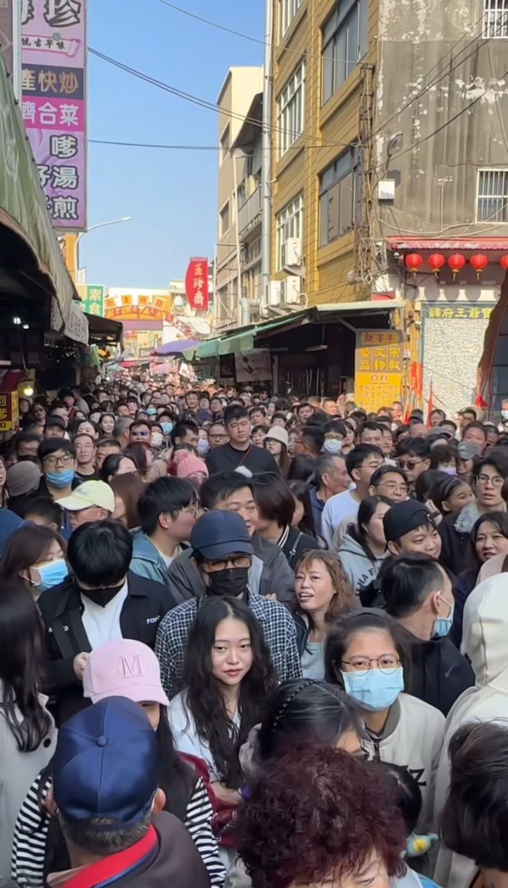 [問卦] 脆熱議：鹿港小鎮人群擠爆 無法動彈 - 八卦 - PTT.BEST 批踢踢爆文
