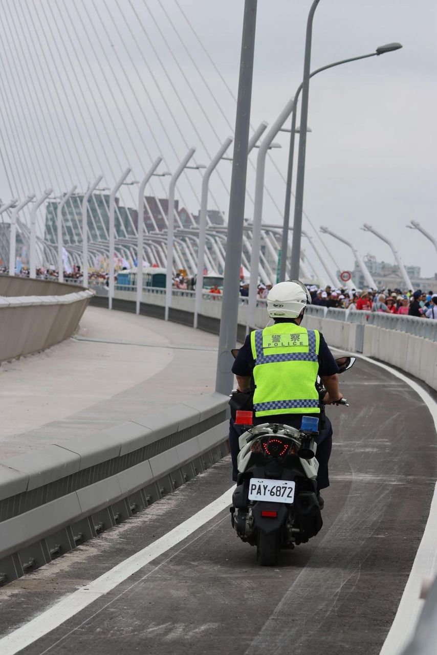 [問卦] 淡江大橋這個機車道你真的ok嗎？ - 八卦 - PTT.BEST 批踢踢爆文