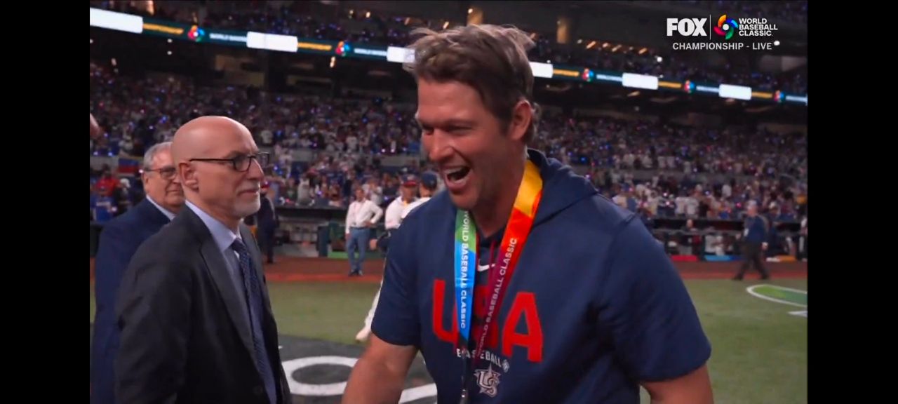 [分享] Kershaw 笑著接受頒獎 - 棒球 - PTT.BEST 批踢踢爆文