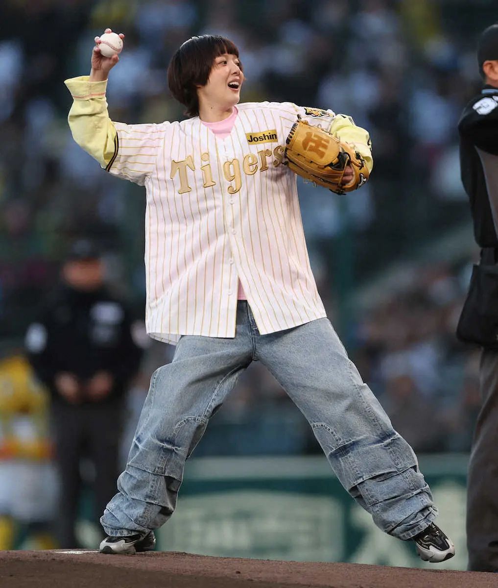 [分享] あいみょん—今日阪神開球嘉賓 - 棒球 - PTT.BEST 批踢踢爆文