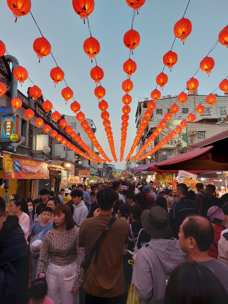 [問卦]八又翻？ 旗山老街整個大爆滿欸 - 八卦 - PTT.BEST 批踢踢爆文 2