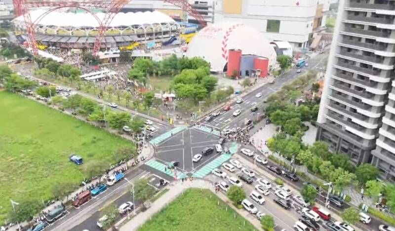 [新聞] 太崩潰！漢神洲際人潮＋中職開打 台中 - 棒球 - PTT.BEST 批踢踢爆文